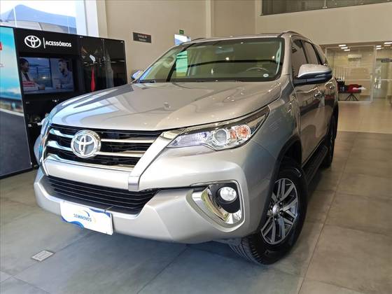 TOYOTA HILUX SW4 2.7 SRV 7 LUGARES 4X2 16V FLEX 4P AUTOMÁTICO